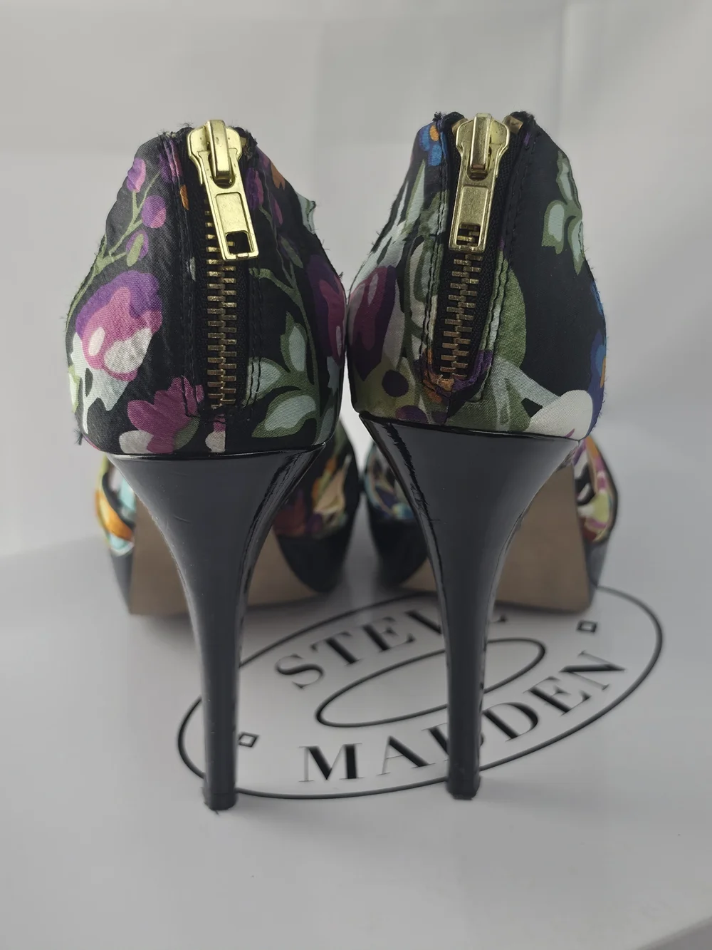 Steve Madden Halo Peep Toe Black Floral T-Strap Platform Heels Sz9
